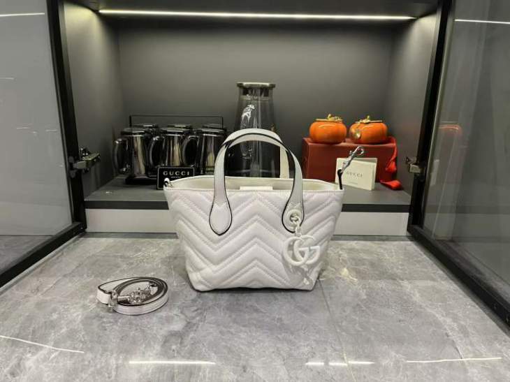 Picture of Gucci Handbags _SKUfw242007382fw